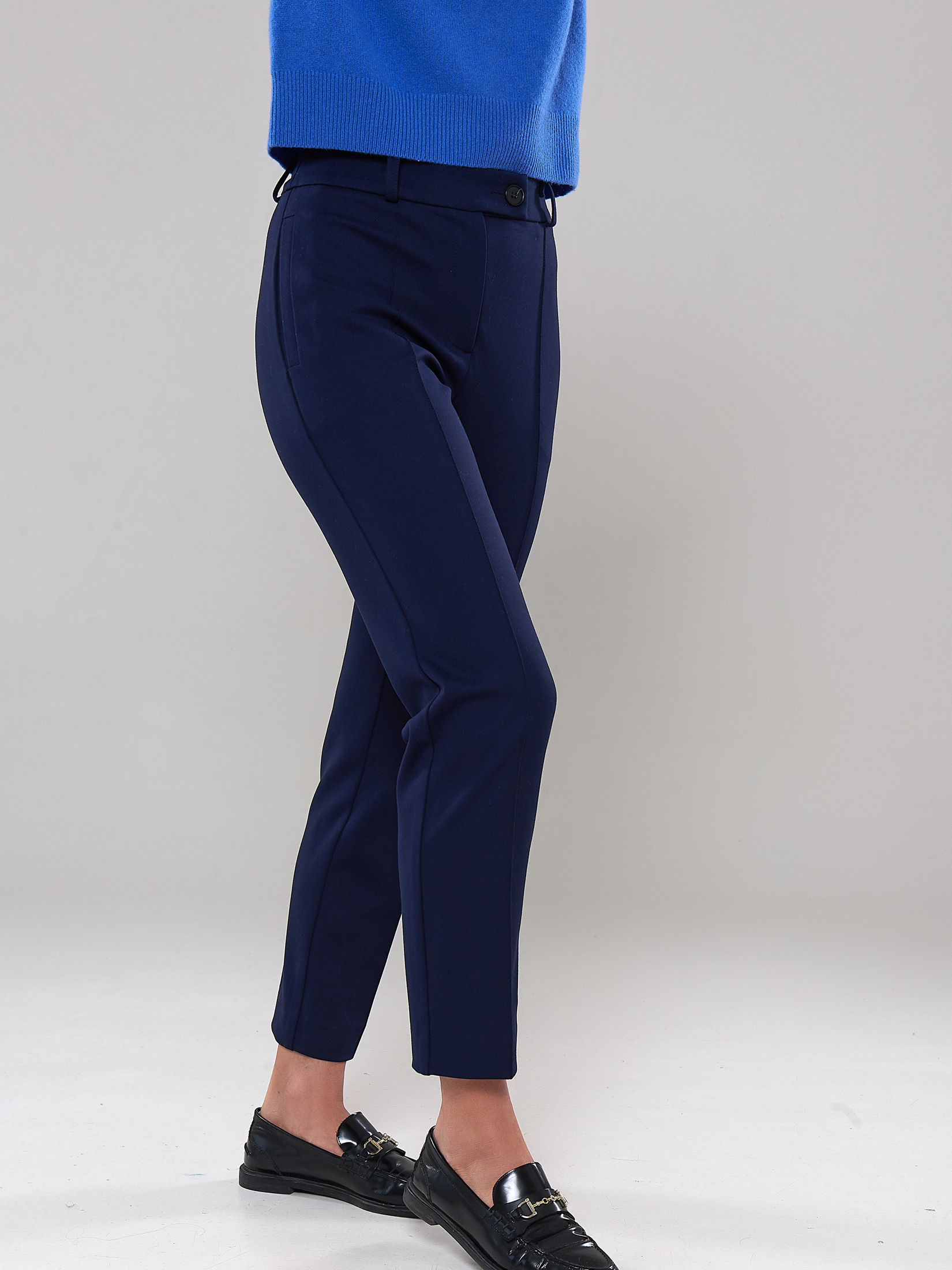 Женские синие брюки на заказ. Индивидуальный пошив в ателье AI. Москва