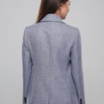 Женский пиджак светло-серого цвета